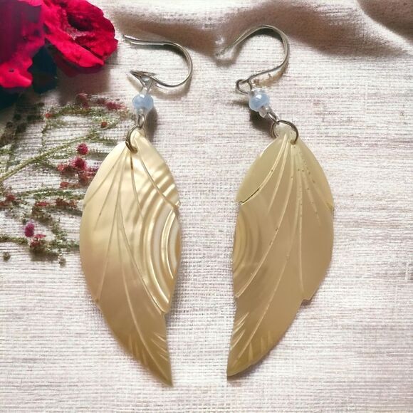 Mother of Pearl Leaf Dangle Earrings Beachy Coastal Silver Tone Pierced Bohemian - Picture 15 of 15